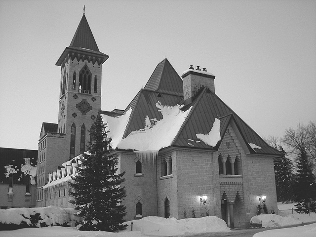 Abbaye / Abbey - St-Benoit-du-lac  /  Québec- CANADA - Février 2009 - B & W.