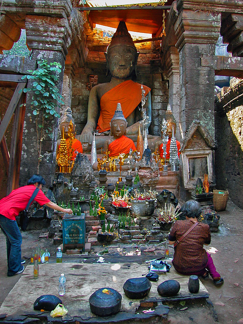 Buddha image in Wat Phu