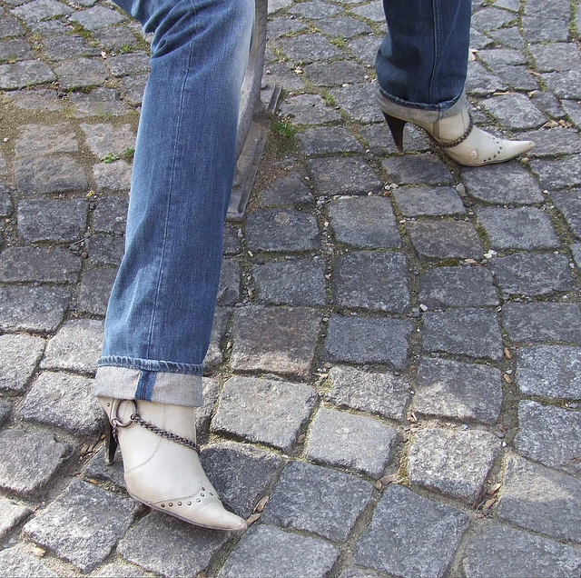 Rachel in her boots - Rolled-up jeans and lascivious boots /  Avec permission /  With permission