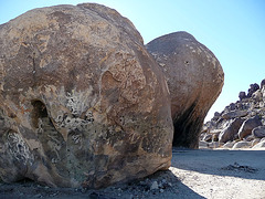Giant Rock (2633)