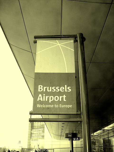Bienvenue à Bruxelles - Brussels airport- Welcome to Europe sign- 19-10-2008  -  À l'ancienne