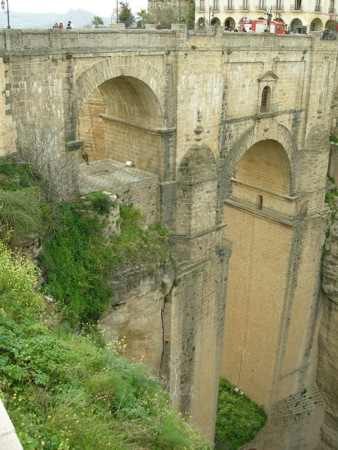 Brücke zur Altstadt auf den Felsen