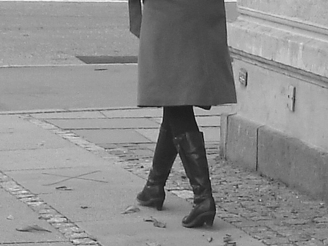 Arkitekter readhead Lady in sexy boots -  Copenhagen  /   October 20th 2008.- B & W
