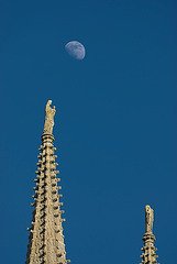 Moon + Rouen Cathedral (7)