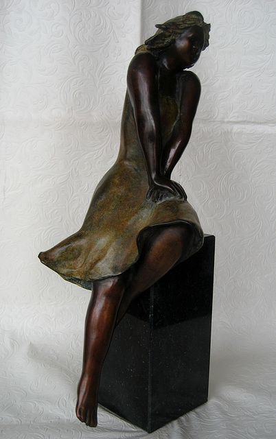 Seated Lady (sculpture)