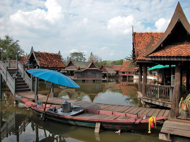 The Floating Market ตลาดน้ำ