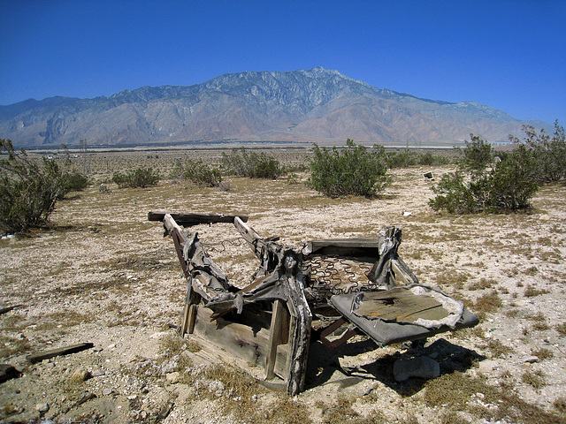 Mt San Jacinto and Recliner Chair (1055)