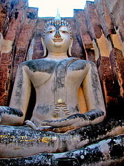 Phra Atchana inside Wat Sri Chum