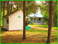 Solitude Ste-Françoise au Québec  / Chalet no-10 et petite chapelle  /   Chalet number 10 and the small chapel- August 19th 2006.
