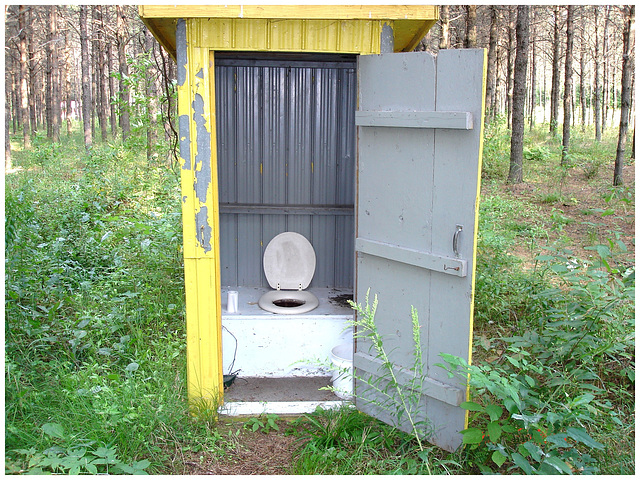 La bécosse du Solitaire / Loner's shit hole small chalet