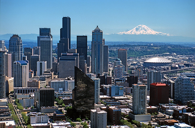 Skyline Seattle and Mount Rainer