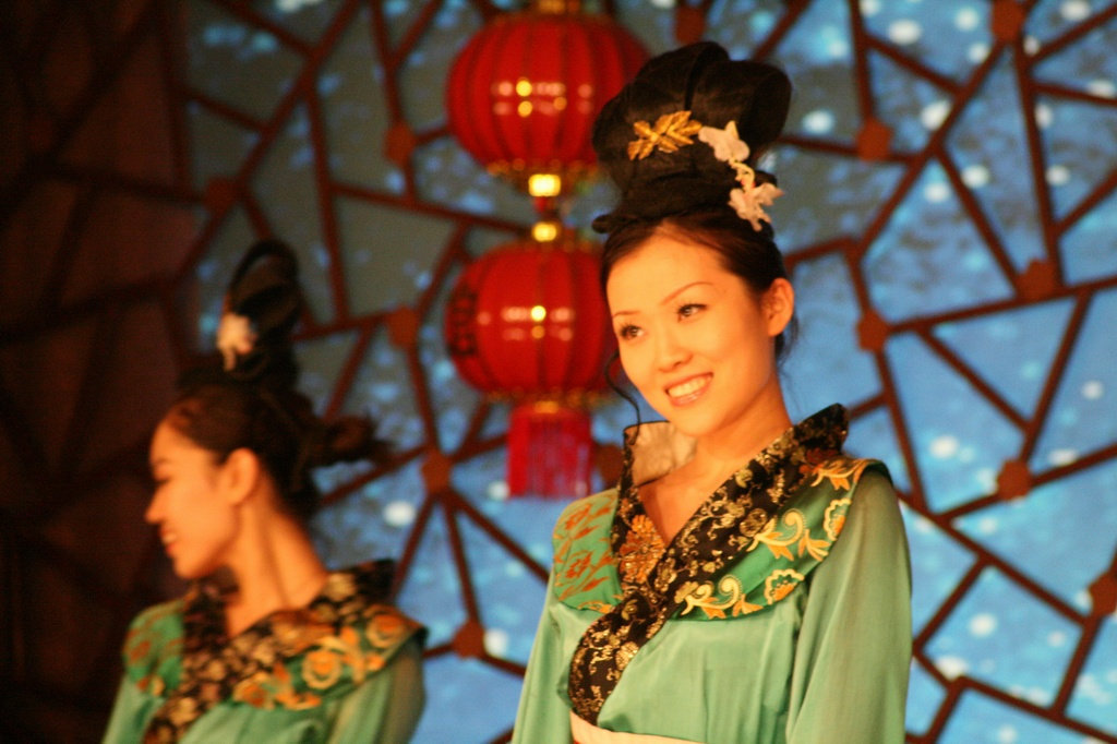 Dancers in Laoshe Teahouse