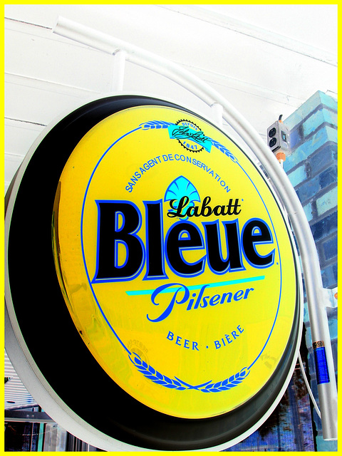 Labatt Bleue Pilsener - Hometown blue hops sign - Dans ma ville / 12-10-2008.