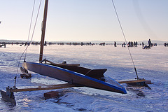 ein aufbebockter Eissegler am Steinhuder Meer / proped ice yacht