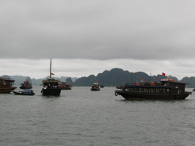 Boote in der Halong - Bucht