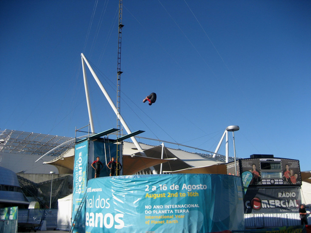 Lisboa, Festival of Oceans, diving-board jump (2)