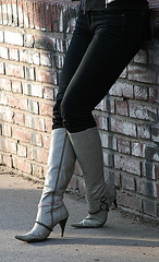 Rachel in her hot sexy Boots with rolled-up jeans !  Photographer / Photographe : MANDY.  With permission