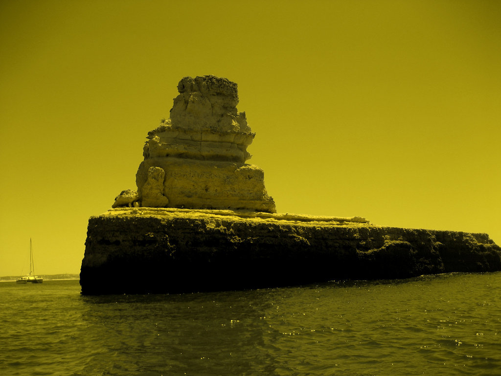 Algarve, Praia Marinha, marine caves, yellow submarine (9)