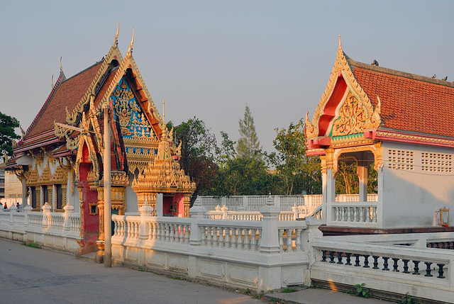 Wat Sri Prawat at the Khlong Maha Sawat