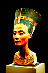 Nefertiti: La belulino estas veninta!