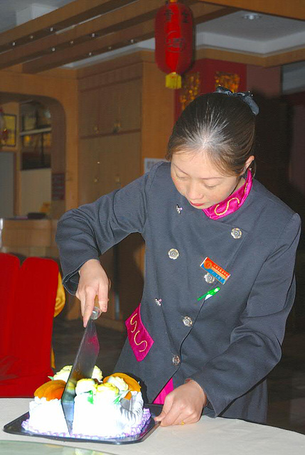 Cutting the cake the Chinese way