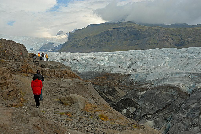 Coming closer to the Svinafellsjökull glacier