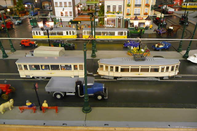 Bahn und Bus als Modell