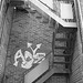 Graffiti et escaliers de secours  /   Dans ma ville - 3 février 2009. -  Noir et blanc  /  B & W.