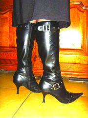 M@rie en Bottes à talons hauts et jupe / Dominatix boots and sexy skirt -  Gift from an Ipernity friend - Cadeau d'une amie ipernity. Photofiltrée