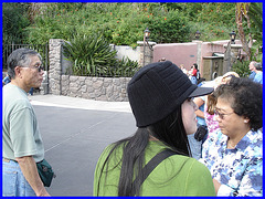 Jeune asiatique à chapeau chaud / Young asian Lady with a warm hat -  Disney Horror pictures show - Orlando, Florida - USA / 30 décembre 2006