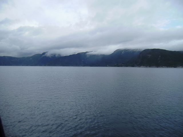 Wolken und Nebel über dem Sognefjord
