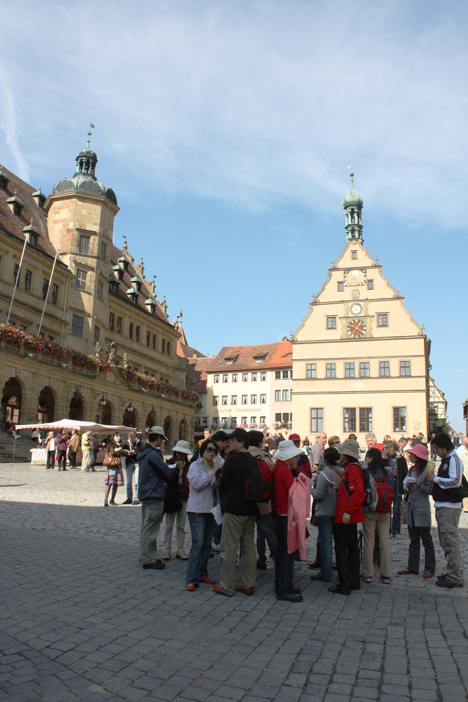 internationale Besucher auf dem Marktplatz