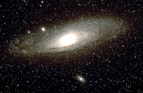 Andromedo-nebulo: nia najbara galaksio