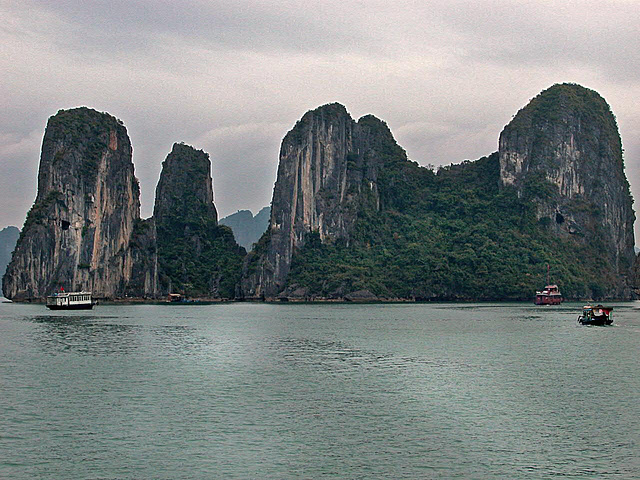Lime stones at the Hạ Long Bay