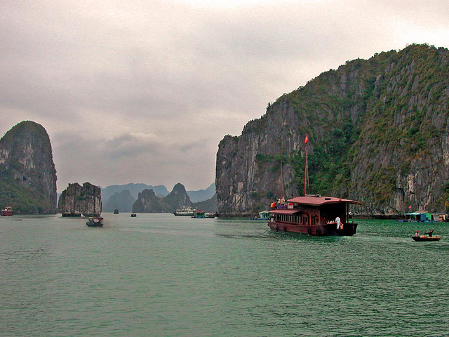 Problems in the Hạ Long Bay