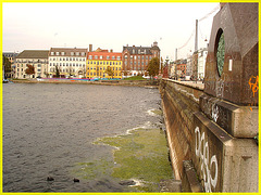 Pont menant au cimetière-  Bridge leading me to the cemetery. Copenhague- 20-10-2008.