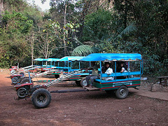 Taxi service in the Suan Hin Pha Ngam Park