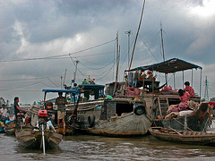 The market on the Hậu Giang river