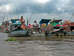 Phung Hiep floating market