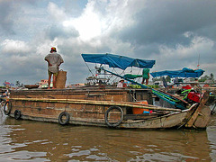 Scene at the floating market Cái Răng on the Hậu Giang river