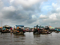 Phung Hiep floating market