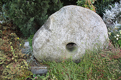 Grabplatte mit so genanntem "Seelenloch" / Grave with prehistorical holed stone