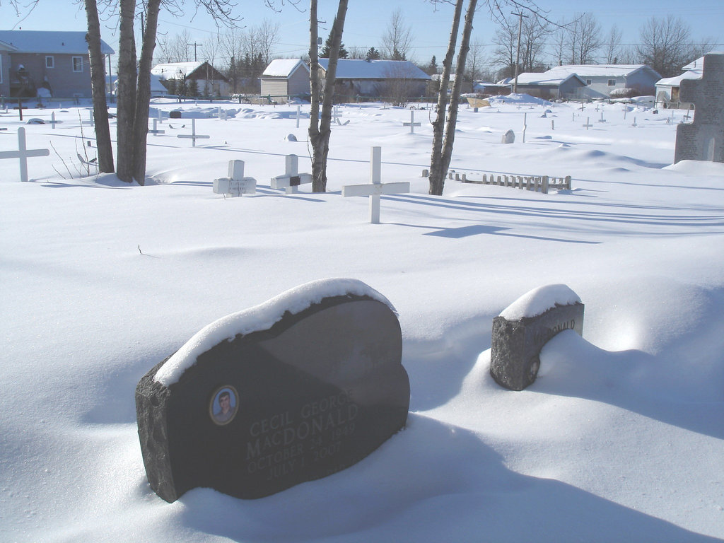 Snowy Indian cemetery / Cimetière Indien sous la neige