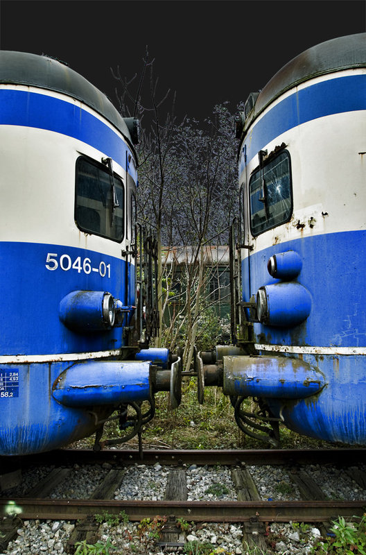 Blue Kiss........even trains do it