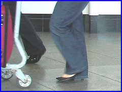 Informations sur talons hauts cachés - Informations on hidden high heels !  Aéroport PET de Montréal - Montreal airport-  18 octobre 2008