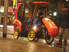 Amsterdam /  Mc Do roulant /  Wheeling  Mc Donald  roulant - Novembre 2007