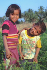 Kids from Kantaralak in the coriander field