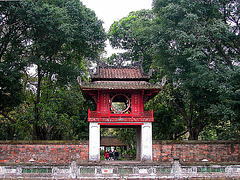 Khuê Văn pavilion to second courtyard