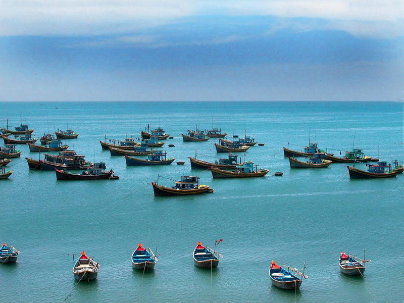Fishing boats in the Cam Ranh Bay