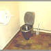 WC en argent ou illusion d'optique ?  - Silver toilet bowl optical illusion ? Trône argenté ! Gare / Train station